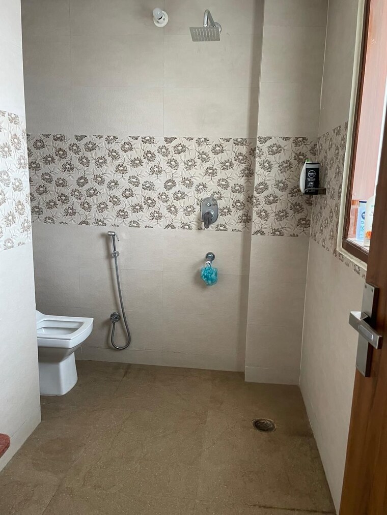 Bathroom, sector 31 3 Bedroom 2000 Sq.Ft. Builder Floor In Sector 31 Gurgaon 9682035