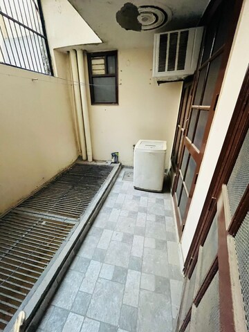 Balcony in 2 BHK Builder Floor at Sector 40 – for Rent