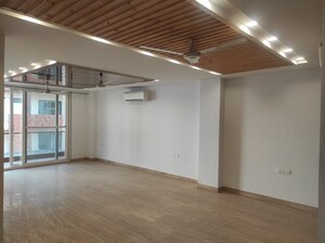 Room in 4 BHK Builder Floor at South City 1 – for Rent