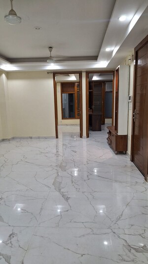 Room in 2 BHK Builder Floor at Sector 46 – for Rent