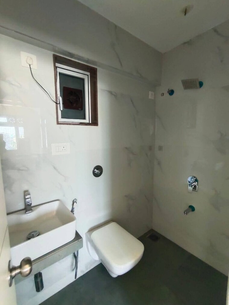 Bathroom, azad nagar 1 Bedroom 380 Sq.Ft. Apartment In Azad Nagar Mumbai 9682075