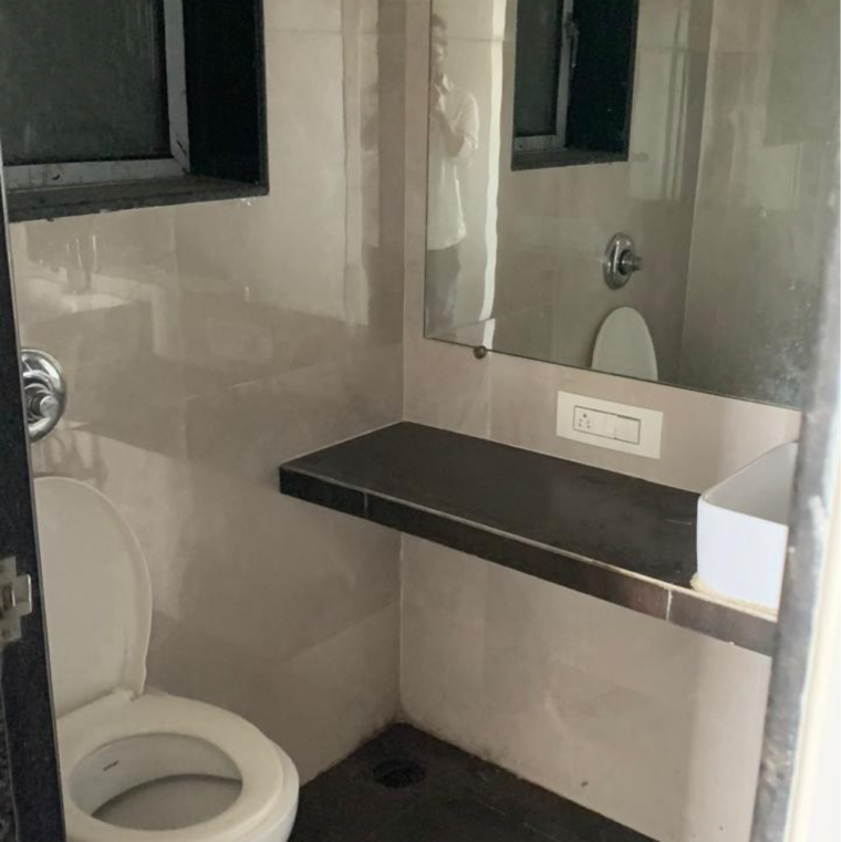 Bathroom, hubtown-hill-crest 1.5 Bedroom 737 Sq.Ft. Apartment In Rup Nagar Mumbai 9682087