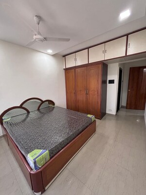Bedroom in 2 BHK Apartment at Andheri West – for Rent