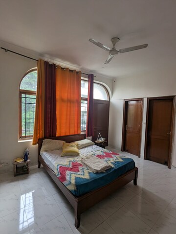 Bedroom in 3 BHK Builder Floor at Hauz Khas – for Rent