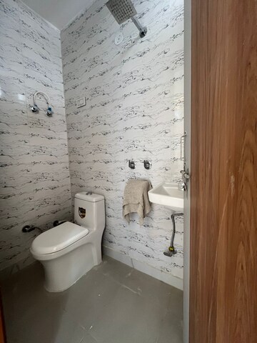 Attached Bathroom in 2 BHK Builder Floor at Dwarka Mor – for Rent