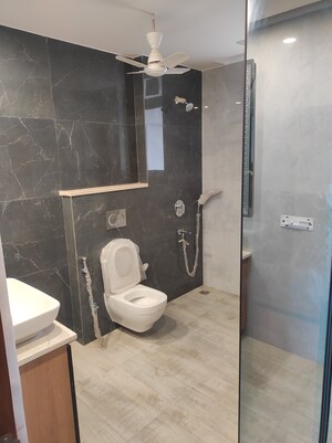 Attached Bathroom in 3.5 BHK Apartment at Sector 52 – for Rent