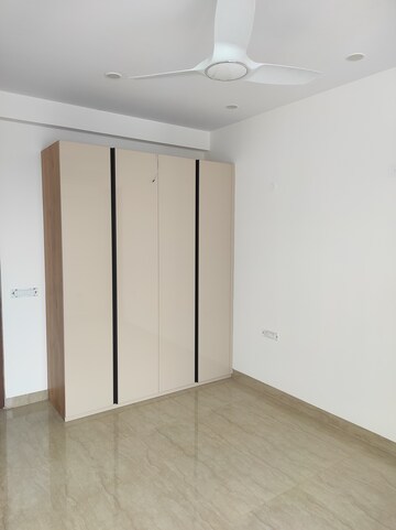 Master Bedroom in 3.5 BHK Apartment at Sector 52 – for Rent