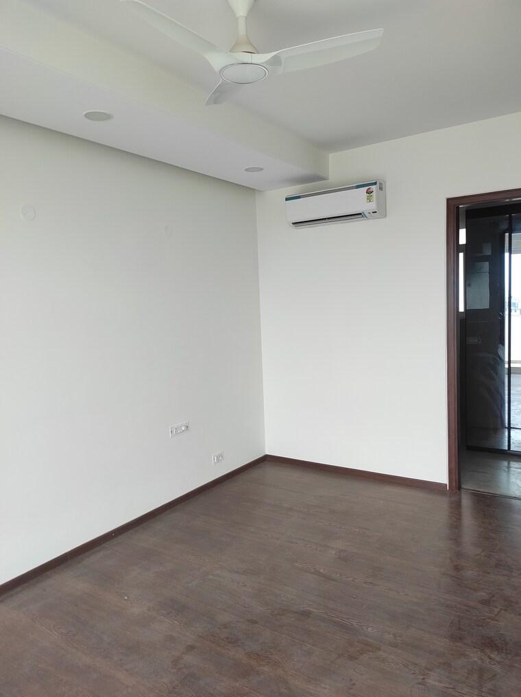 Bedroom, sector 52 3.5 Bedroom 1900 Sq.Ft. Apartment In Sector 52 Gurgaon 9682149