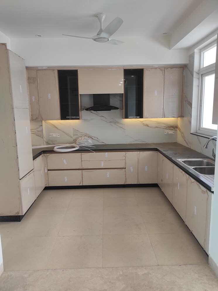 Kitchen, sector 52 3.5 Bedroom 1900 Sq.Ft. Apartment In Sector 52 Gurgaon 9682149