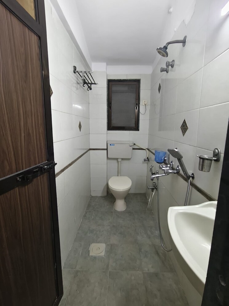 Bathroom, haridwar-apartments 2 Bedroom 700 Sq.Ft. Apartment In Evershine Nagar Mumbai 9682135