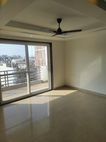 Balcony in 3.5 BHK Builder Floor at Sushant Lok 3, Sector 57 – for Rent