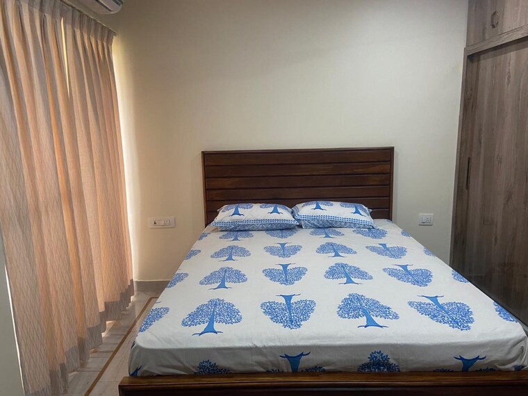 Bedroom, parsvnath-srishti 4 Bedroom 2347 Sq.Ft. Apartment In Sector 93 Noida 9682216