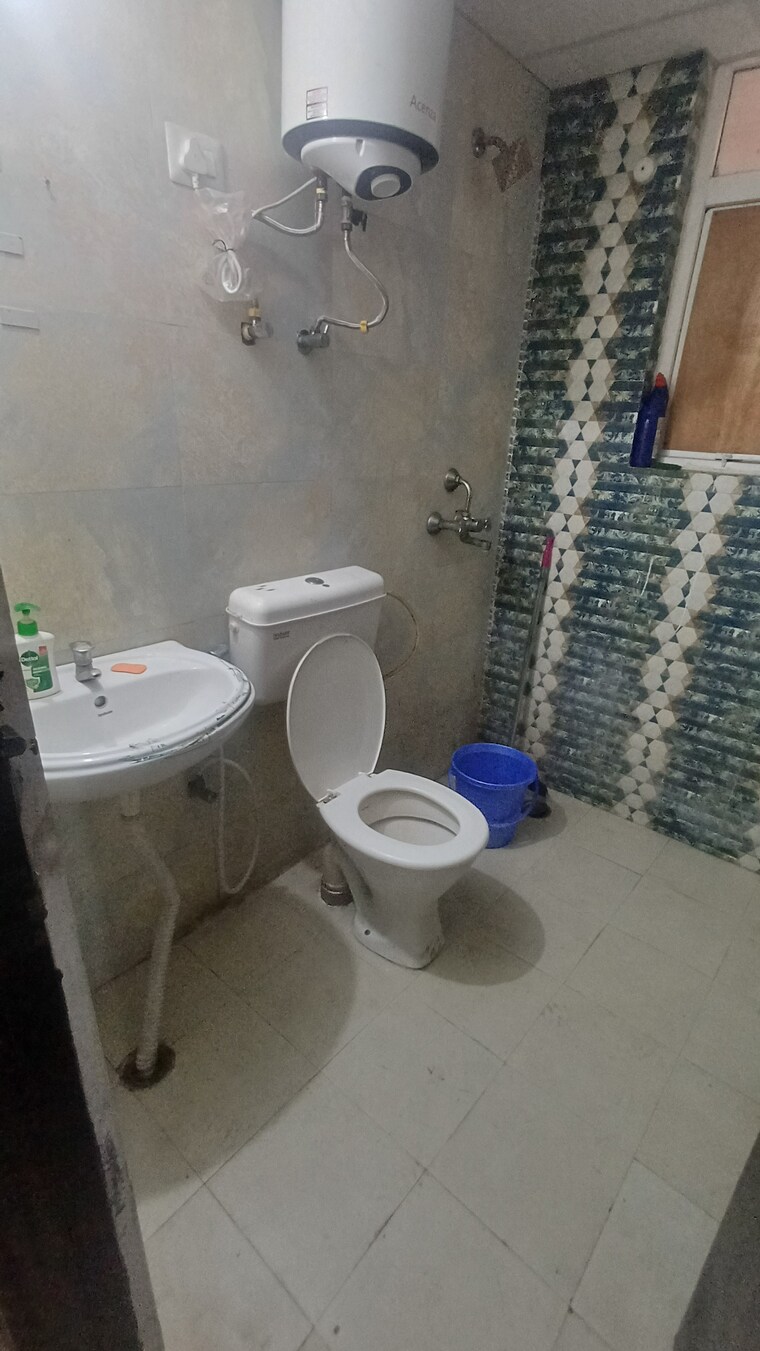 Bathroom, signature-the-serenas 2 Bedroom 531 Sq.Ft. Apartment In Sohna Sector 36 Gurgaon 9682275