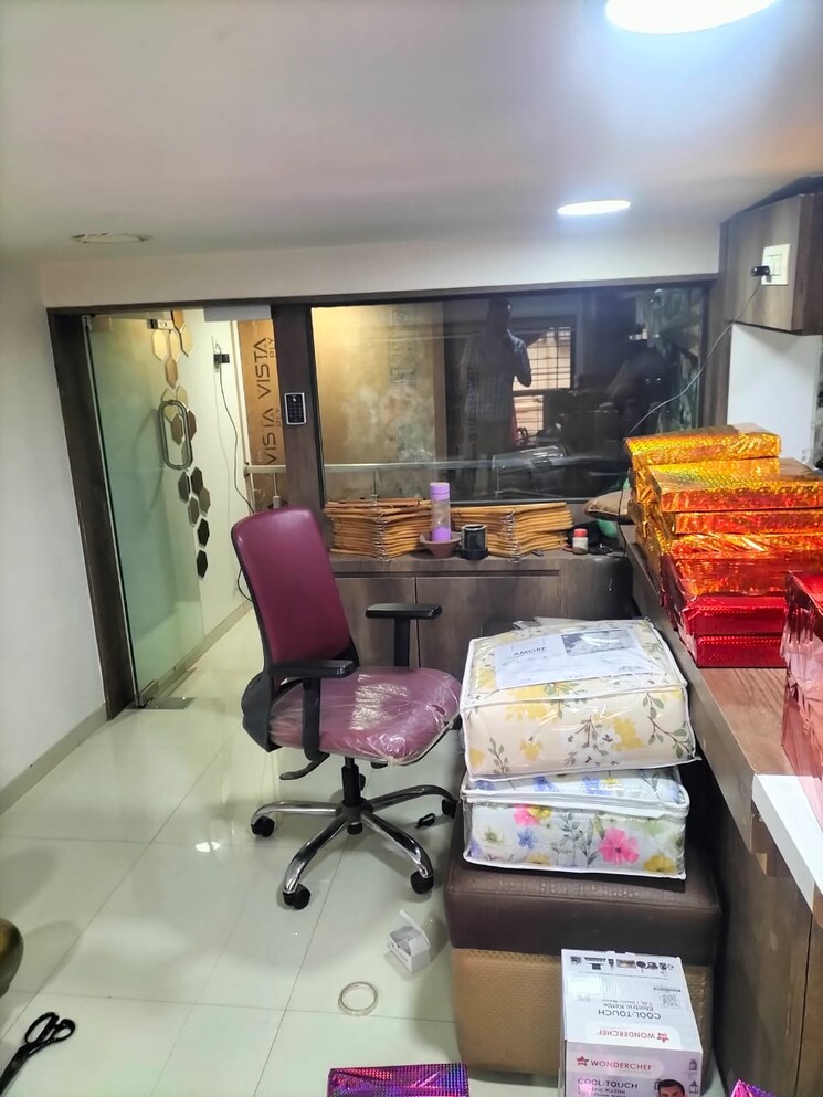 Team Area, ketaki-chs Commercial Office Space 700 Sq.Ft. In Dahisar East Mumbai 9682237