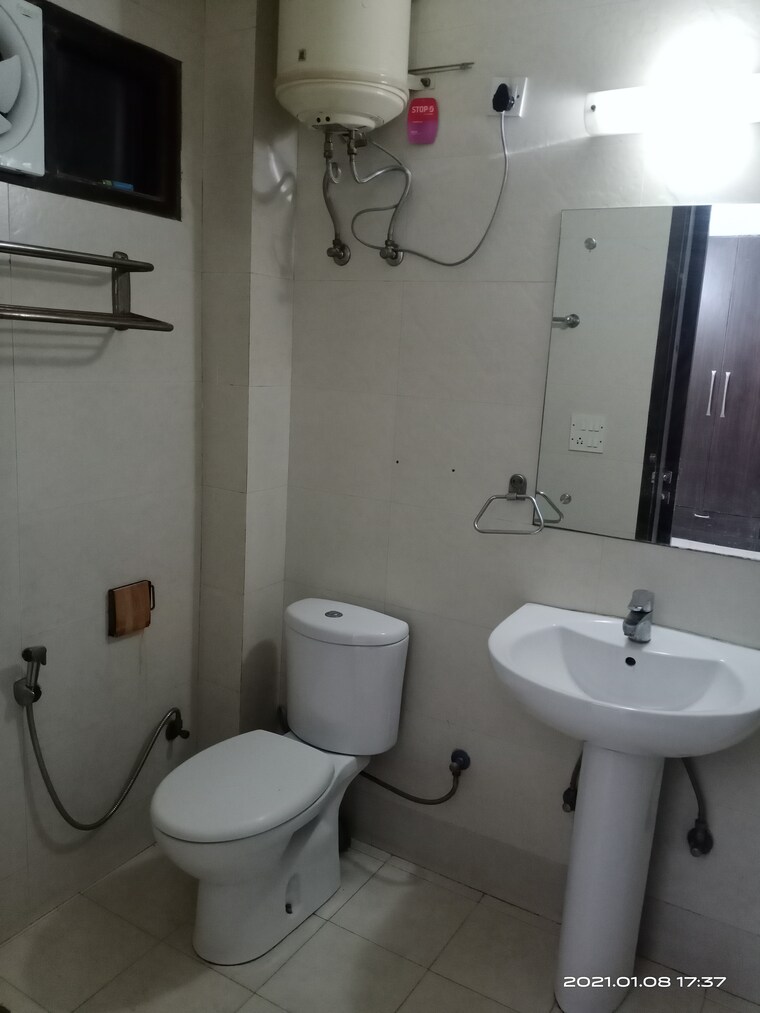 Bathroom, vasant kunj 2 Bedroom 1100 Sq.Ft. Builder Floor In Vasant Kunj Delhi 9682319