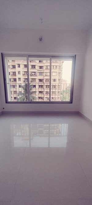 Room in 2 BHK Apartment at Arkade Serene, Malad West – for Rent