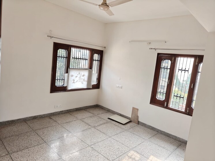 Room, sector 8 3 Bedroom 2100 Sq.Ft. Builder Floor In Sector 8 Panchkula 9682347