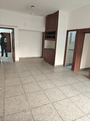 Room in 3 BHK Builder Floor at Sector 8 – for Rent