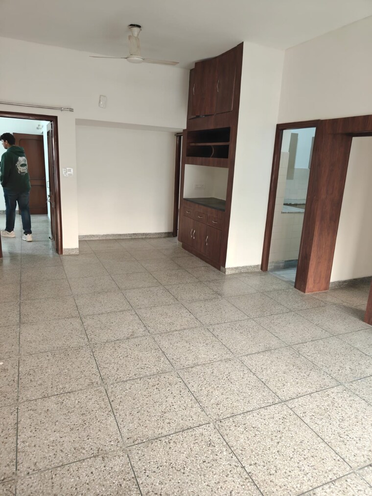 Room, sector 8 3 Bedroom 2100 Sq.Ft. Builder Floor In Sector 8 Panchkula 9682347
