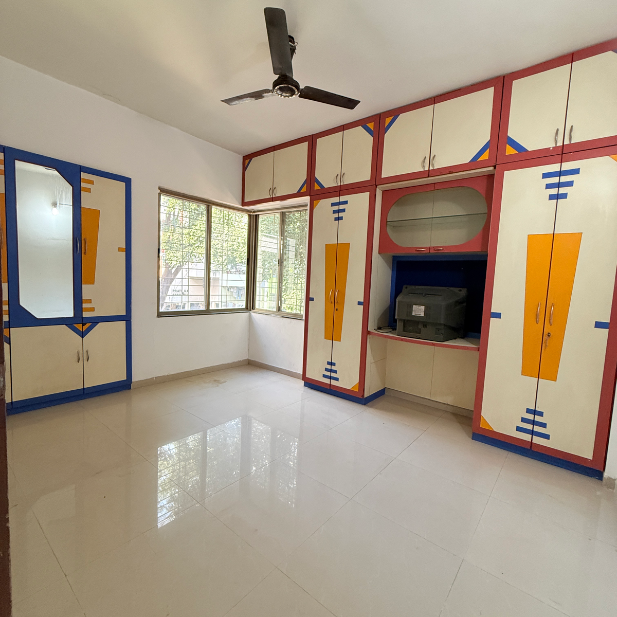 2 BHK 900 Sq.Ft. Apartment in Shivalaya Society