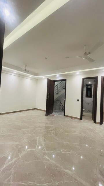 Room in 3 BHK Apartment at Palm Residency Chhatarpur, Chattarpur – for Rent