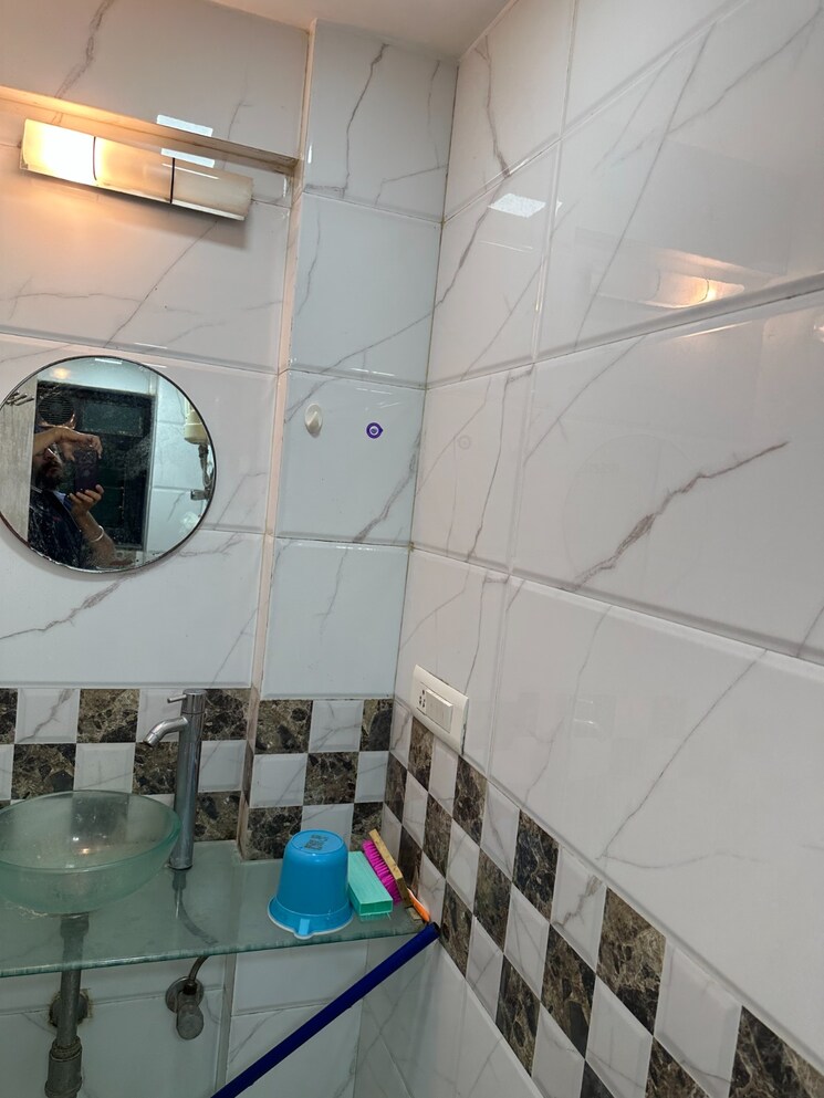 Master Bedroom, sher-e-punjab 1 RK 450 Sq.Ft. Apartment In Andheri East Mumbai 9682392