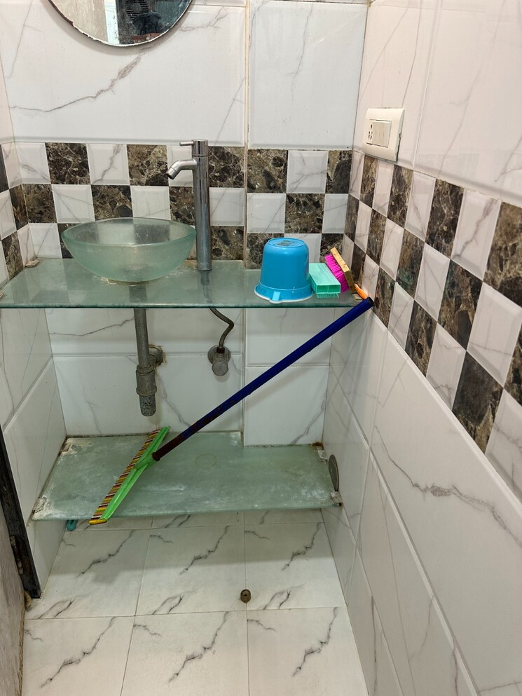 Master Bedroom, sher-e-punjab 1 RK 450 Sq.Ft. Apartment In Andheri East Mumbai 9682392