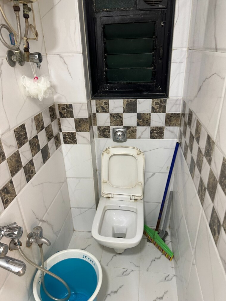 Bathroom, sher-e-punjab 1 RK 450 Sq.Ft. Apartment In Andheri East Mumbai 9682392