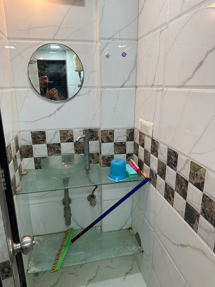 Master Bedroom, sher-e-punjab 1 RK 450 Sq.Ft. Apartment In Andheri East Mumbai 9682392