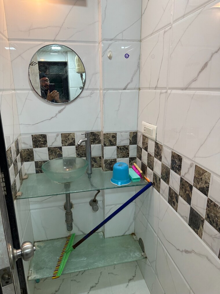 Master Bedroom, sher-e-punjab 1 RK 450 Sq.Ft. Apartment In Andheri East Mumbai 9682392