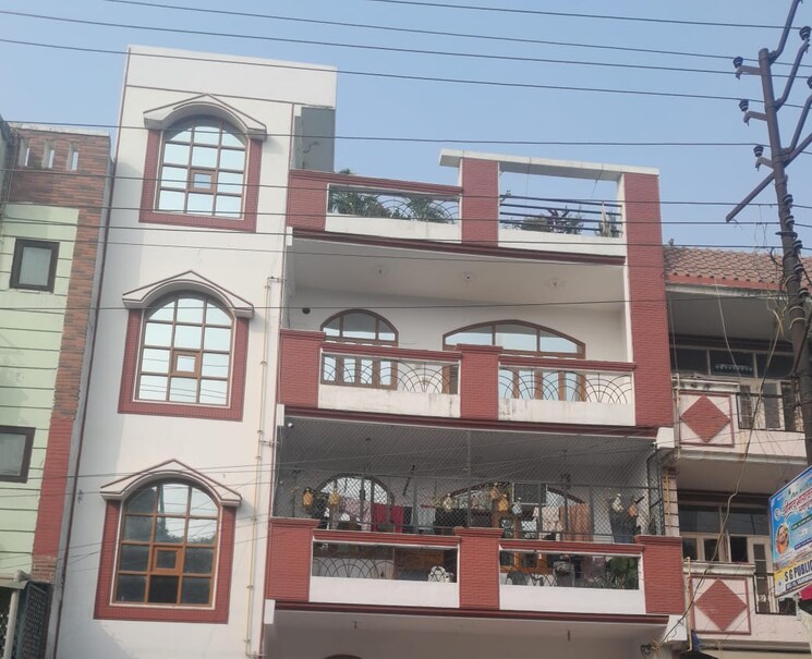 Exterior View, shanti-chs-vasundhara 3 Bedroom 200 Sq.Mt. Independent House In Vasundhara Sector 11 Ghaziabad 9682399