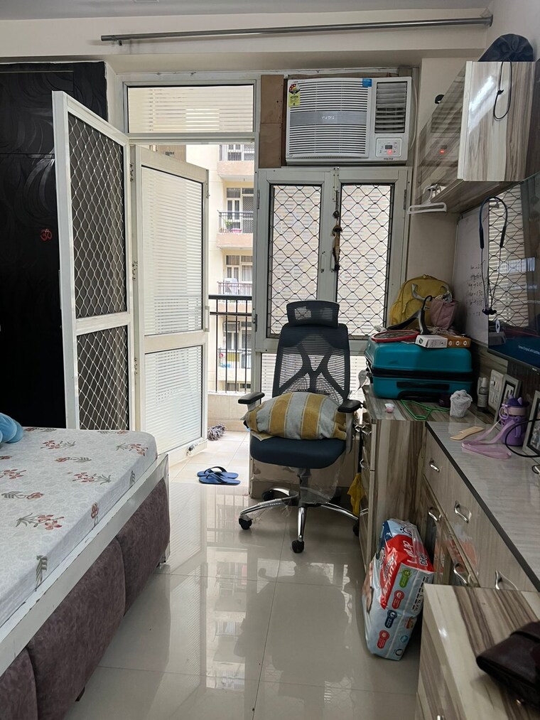 Master Bedroom, uninav-heights-phase-i 3 Bedroom 1640 Sq.Ft. Apartment In Raj Nagar Extension Ghaziabad 9682409