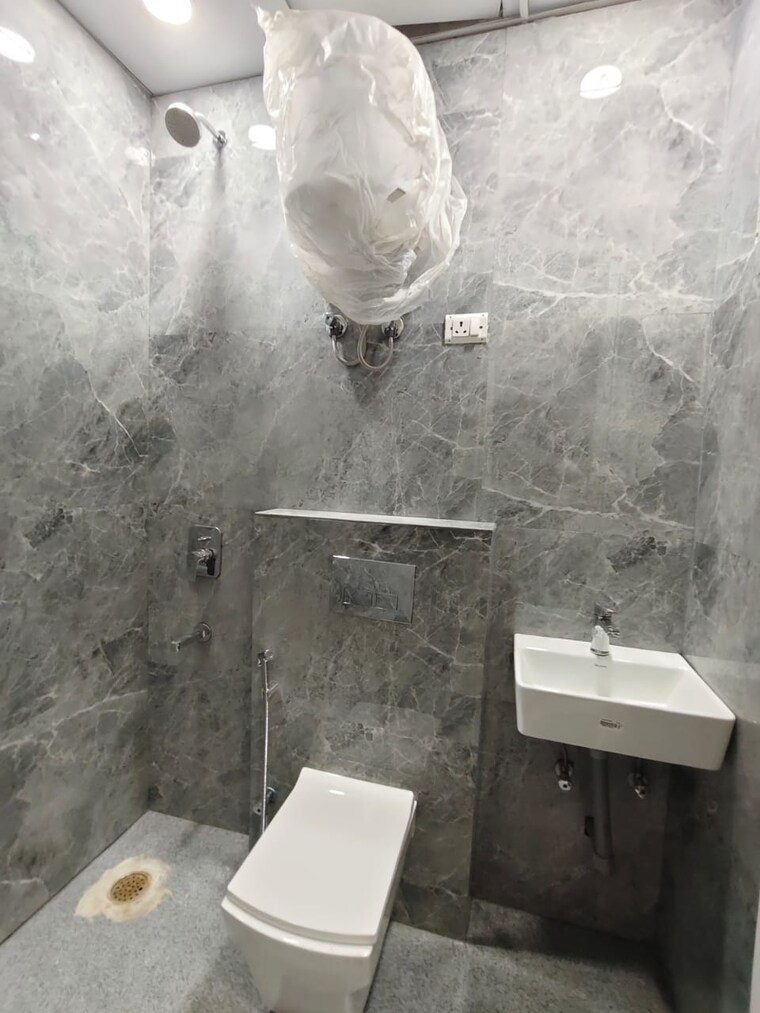 Bathroom, sector 31 Studio 650 Sq.Ft. Builder Floor In Sector 31 Gurgaon 9682412