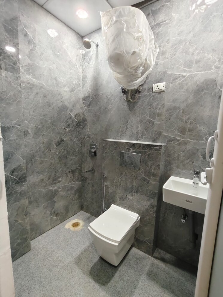 Bathroom, sector 31 Studio 650 Sq.Ft. Builder Floor In Sector 31 Gurgaon 9682412
