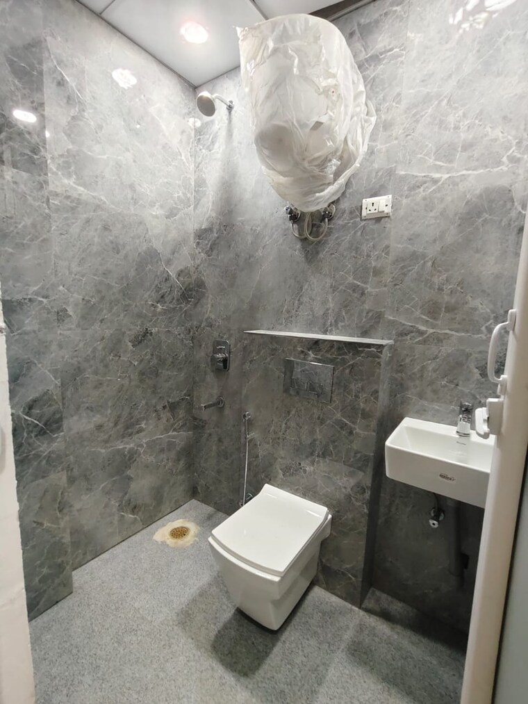 Bathroom, sector 31 Studio 650 Sq.Ft. Builder Floor In Sector 31 Gurgaon 9682412