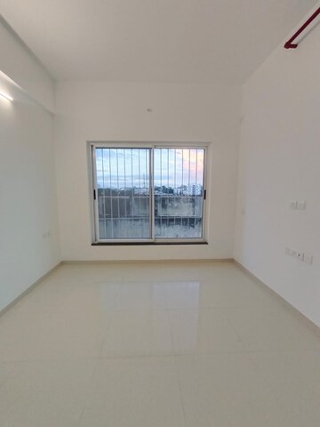 Room in 2 BHK Apartment at Runwal The Central Park, Chinchwad – for Rent