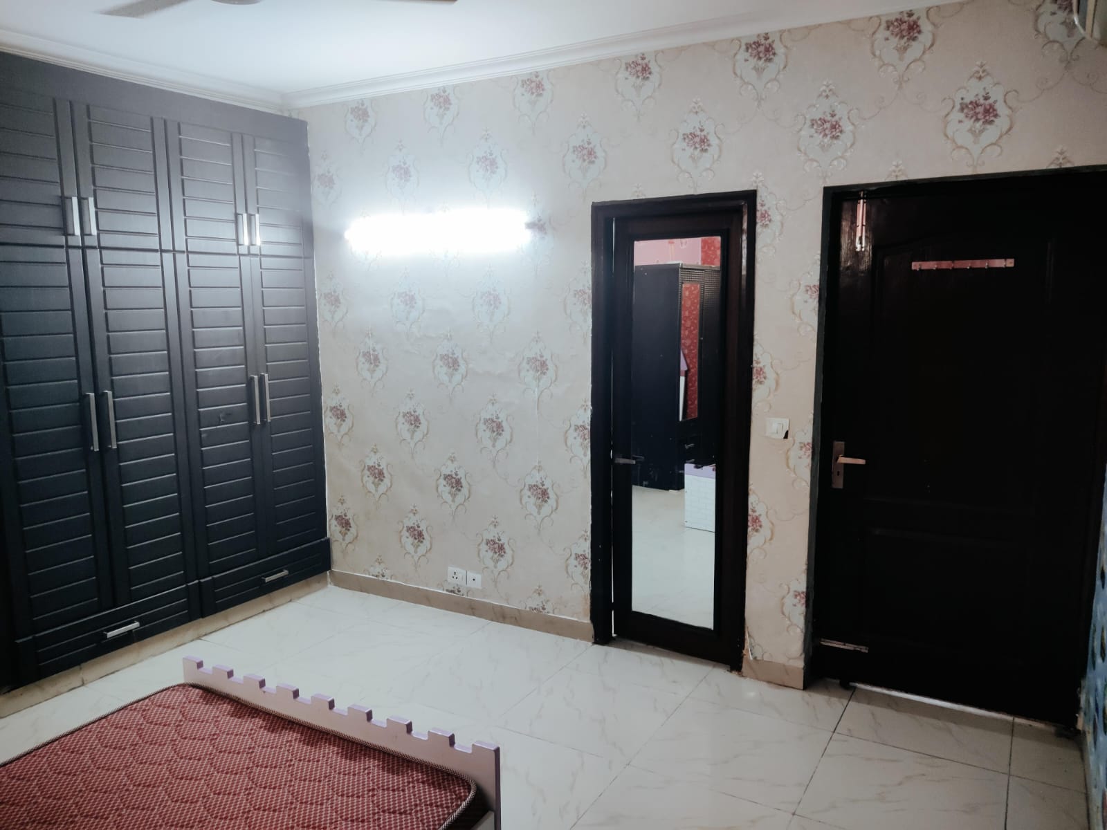 3.5 BHK + Servant Room Apartment For Sale in Amrapali Sapphire