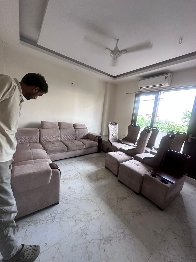 Living Room, sector 52 3 Bedroom 1800 Sq.Ft. Builder Floor In Sector 52 Gurgaon 9682528