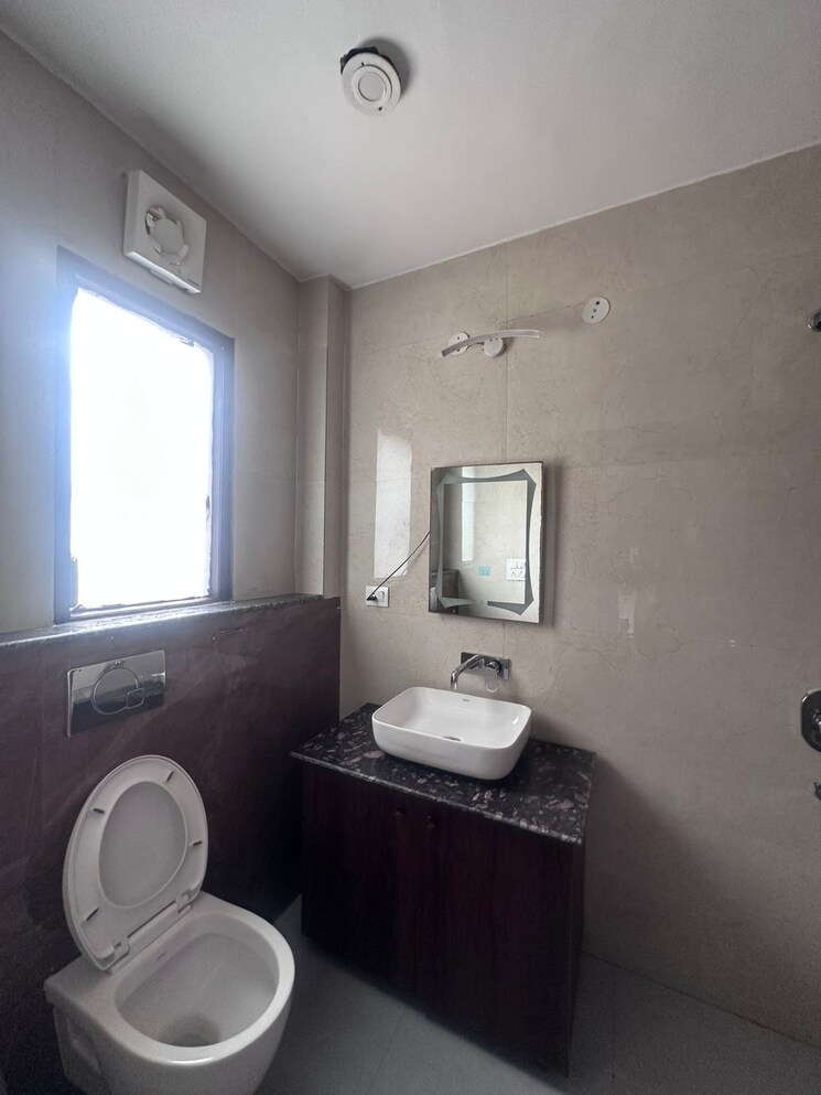 Bathroom, sector 52 3 Bedroom 1800 Sq.Ft. Builder Floor In Sector 52 Gurgaon 9682528