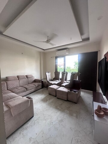 Living Room in 3 BHK Builder Floor at Sector 52 – for Rent