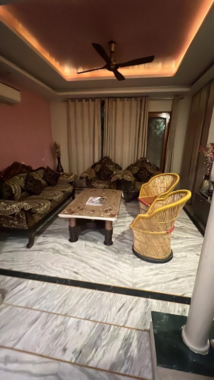 Living Room, sector 23 6 Bedroom 342 Sq.Yd. Independent House In Sector 23 Gurgaon 9682579