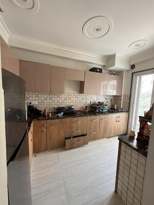 Kitchen in 2 BHK Builder Floor at Ardee Mall, Sector 52 – for Rent