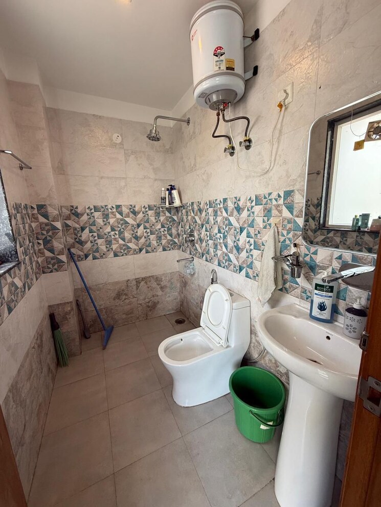 Bathroom, ardee-mall 2 Bedroom 1200 Sq.Ft. Builder Floor In Sector 52 Gurgaon 9682591