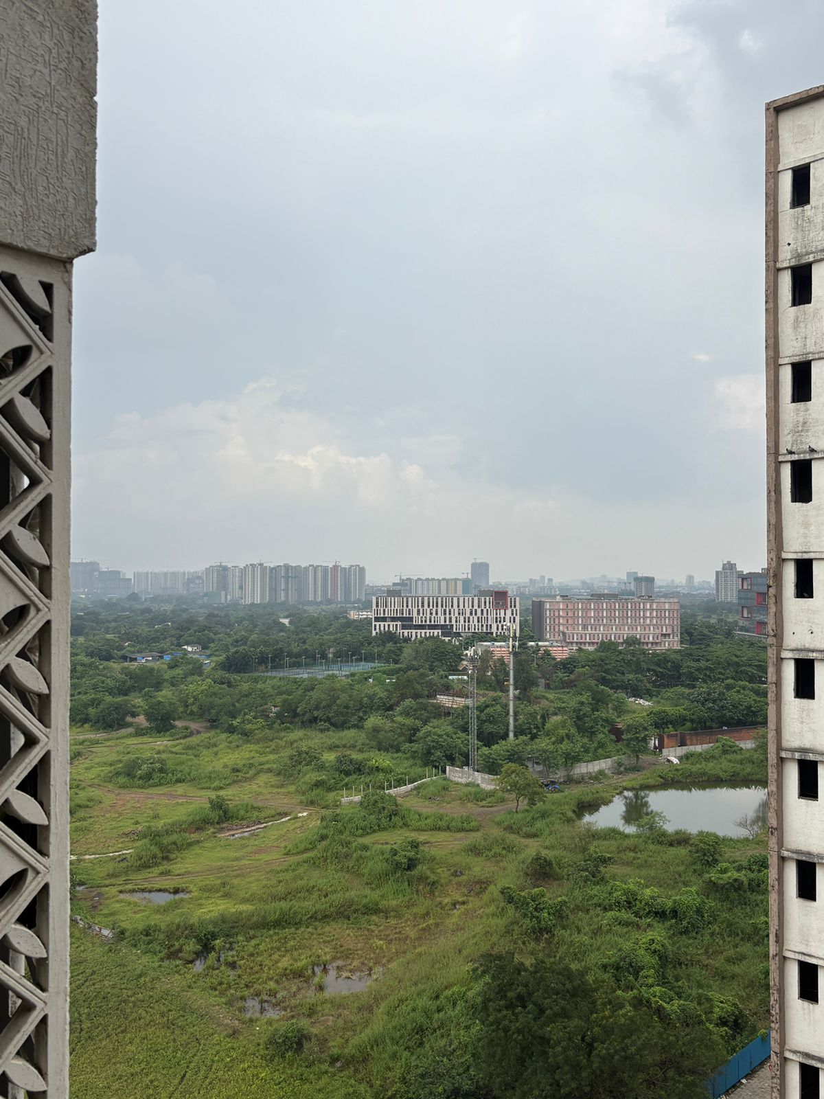 2 BHK + Pooja Room,Servant Room Apartment For Sale in Lodha Lakeshore Greens