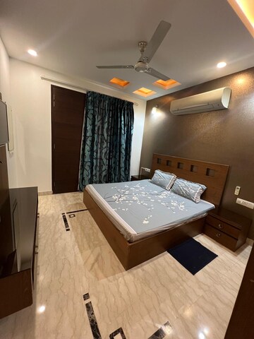 Bedroom in 3 BHK Builder Floor at Sector 47 – for Rent
