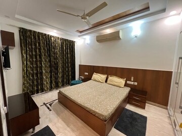Master Bedroom in 3 BHK Builder Floor at Sector 47 – for Rent