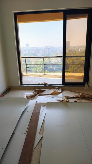 Room in 2 BHK Apartment at K Raheja Interface Heights, Malad West – for Rent