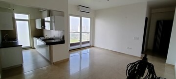 Room in 2.5 BHK Apartment at Microtek Greenburg, Sector 86 – for Rent
