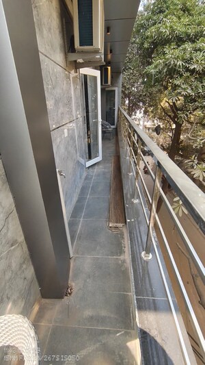 Balcony in 1 BHK Builder Floor at Ansal Sushant Lok I, Sector 43 – for Rent