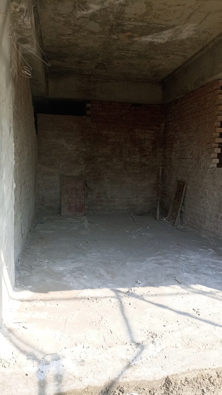 Room, svp-gulmohur-garden-phase-2 Commercial Shop 450 Sq.Ft. In Raj Nagar Extension Ghaziabad 9682685